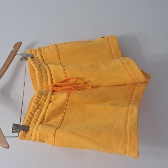 Free Assembly high rise shorts medium - Picture 2 of 4